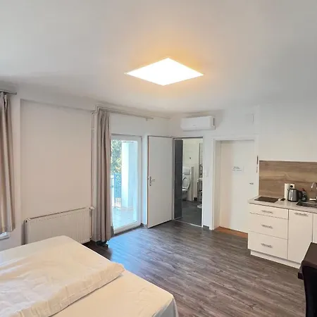 Zhang Lejlighed Graz